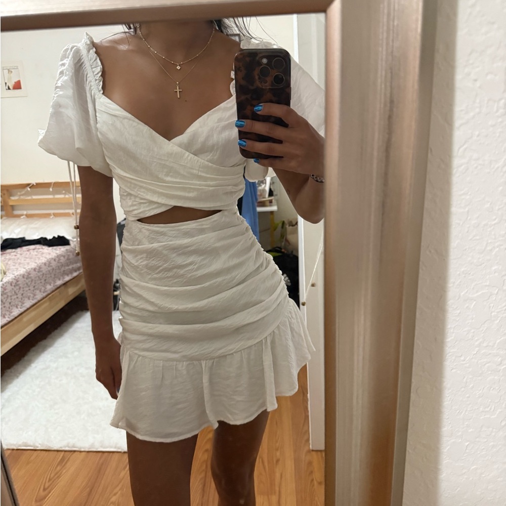 White mini dress, size XS, boutique, graduation, puff sleeves and chiffon